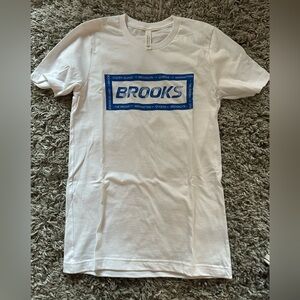 Brooks White Tee with Blue Graphic - NYC marathon